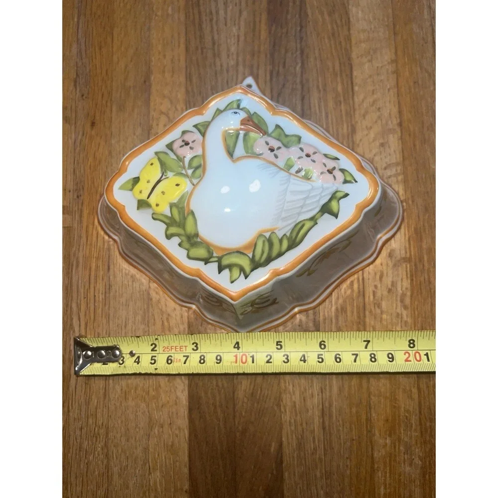 1986 Le Cordon Bleu hand painted goose wall plaque/jello mold The Franklin Mint‎